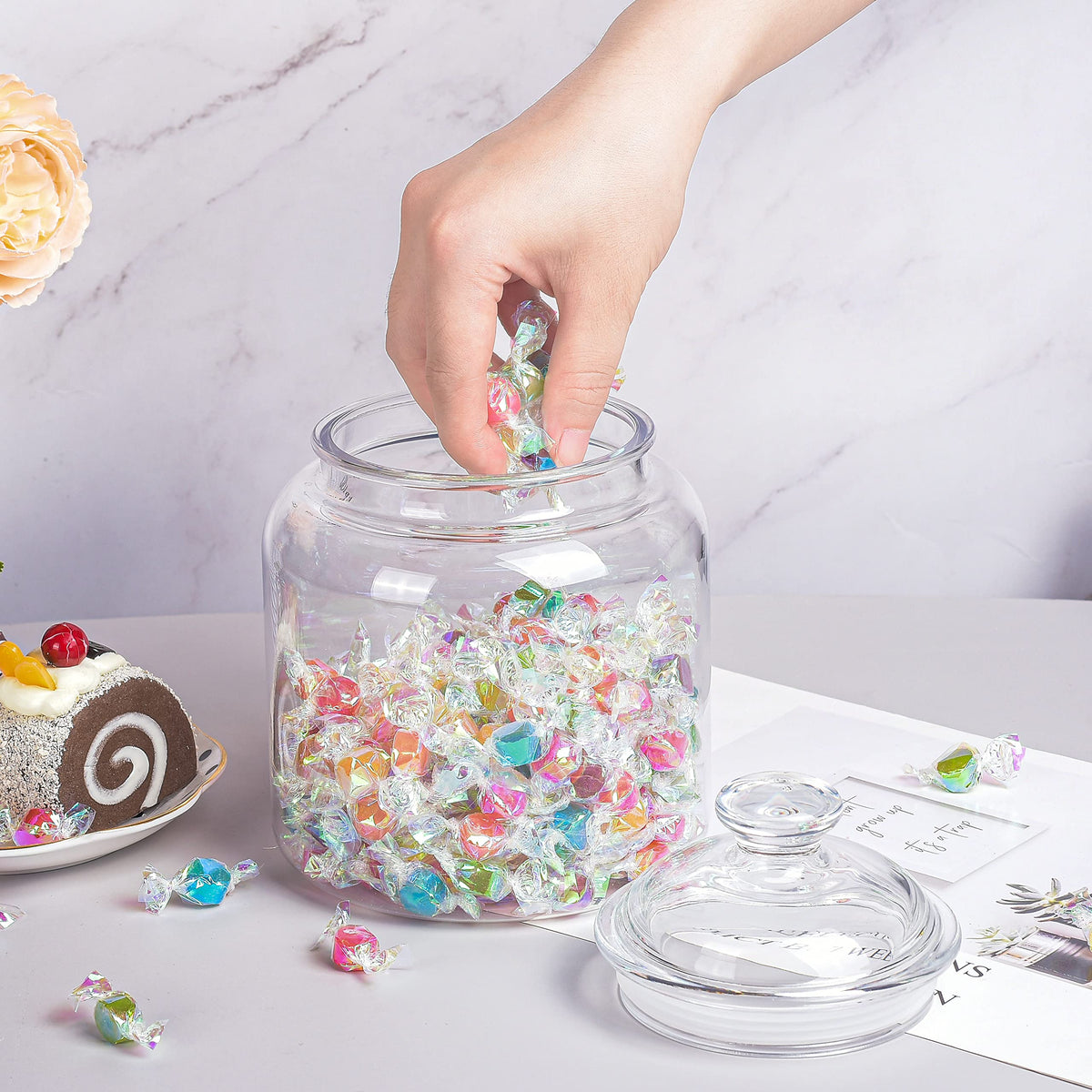 YUEJUM multi-use container keeps snacks fresh with moisture protection.