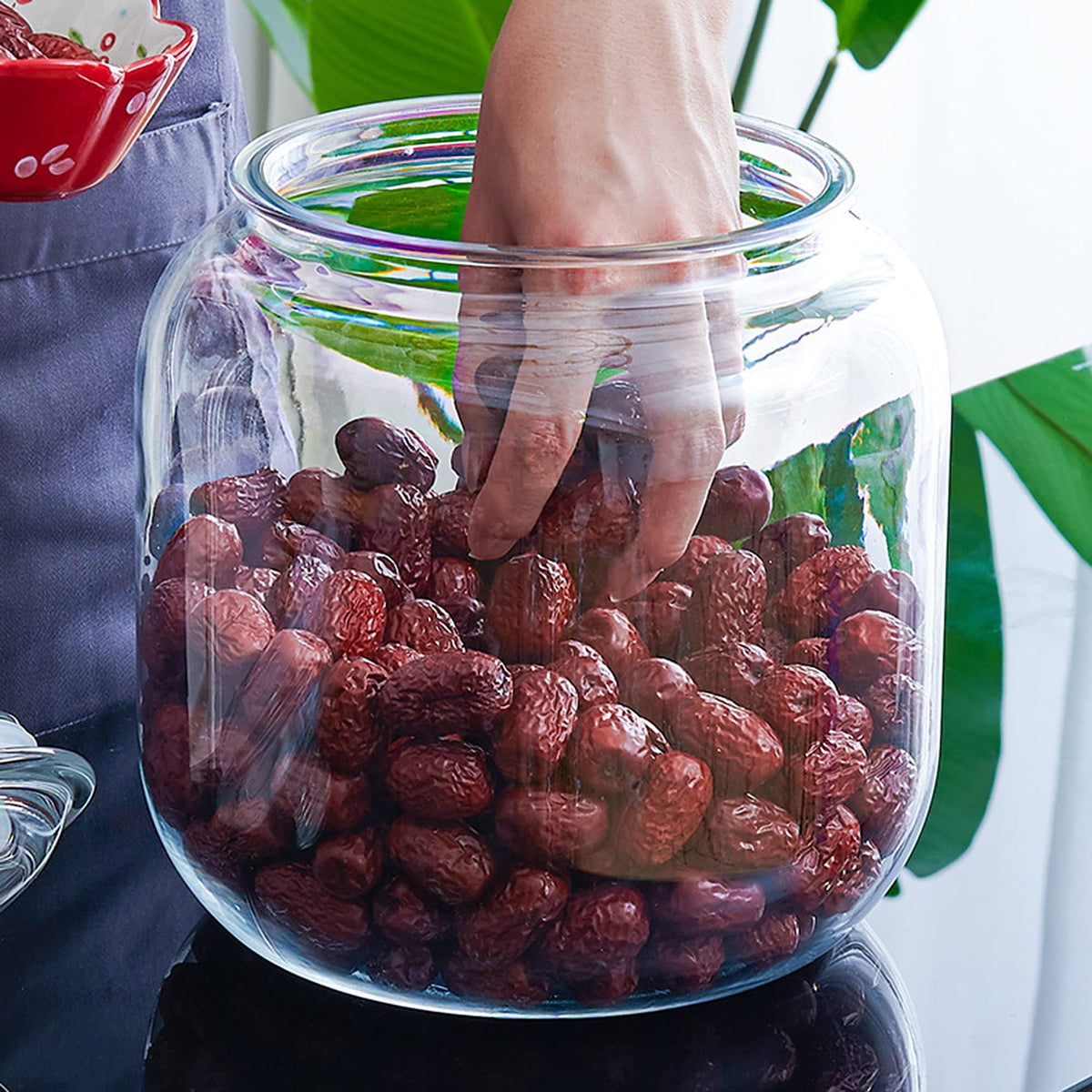 YUEJUM store display jar ideal for candy, tea, and dried foods