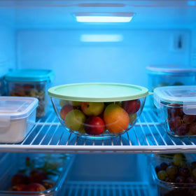 Yuixoseu 4.7 qt bowl ideal for storing fruits and salads with lid.