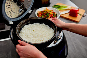 Yum Asia Sakura steam-basket enables steaming with rice cooking.