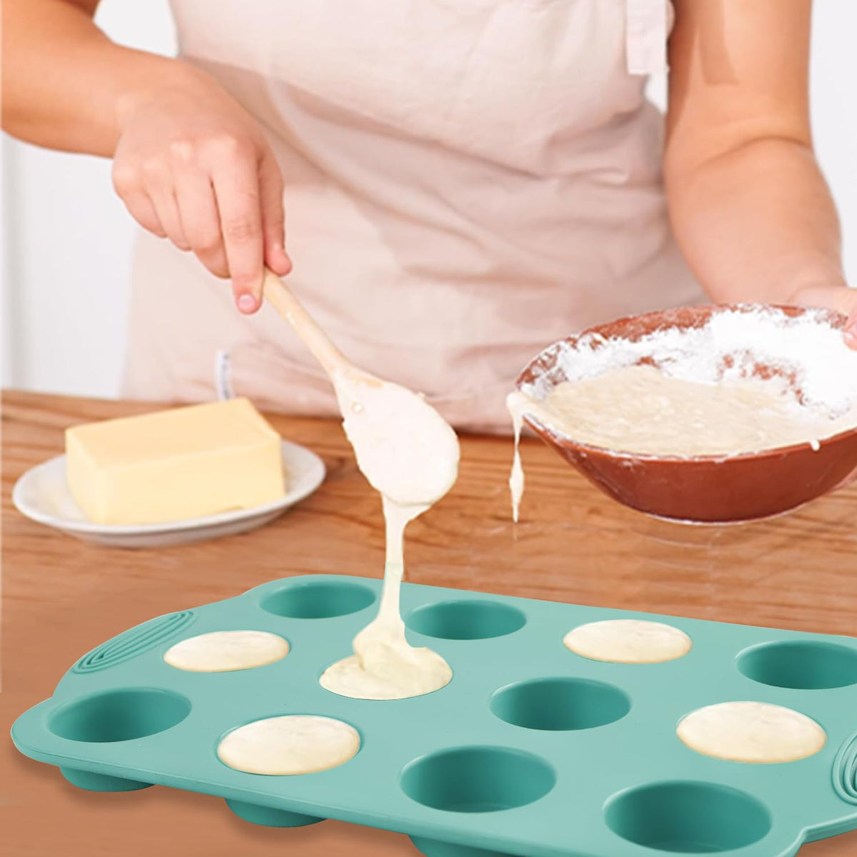 Yumatouch square cake pan versatile for brownies and sheet cakes