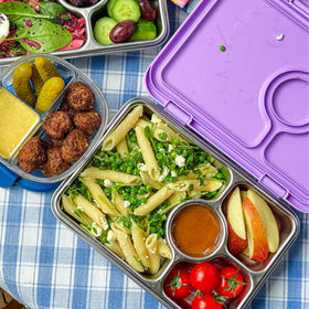 Yumbox Prêt easy-open latch designed for all ages to access meals