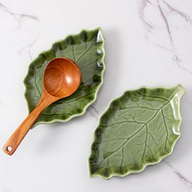 YumiPLUS ceramic leaf spoon rest in green glaze keeps utensils handy and counter tidy.