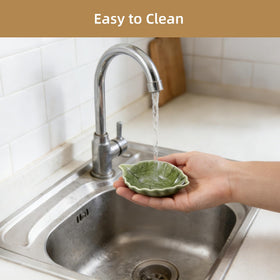 YumiPLUS gift-ready leaf dish set ideal for housewarmings and entertaining.