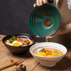 YUN TAO ramen bowls offer an easy-grip design for comfortable handling.