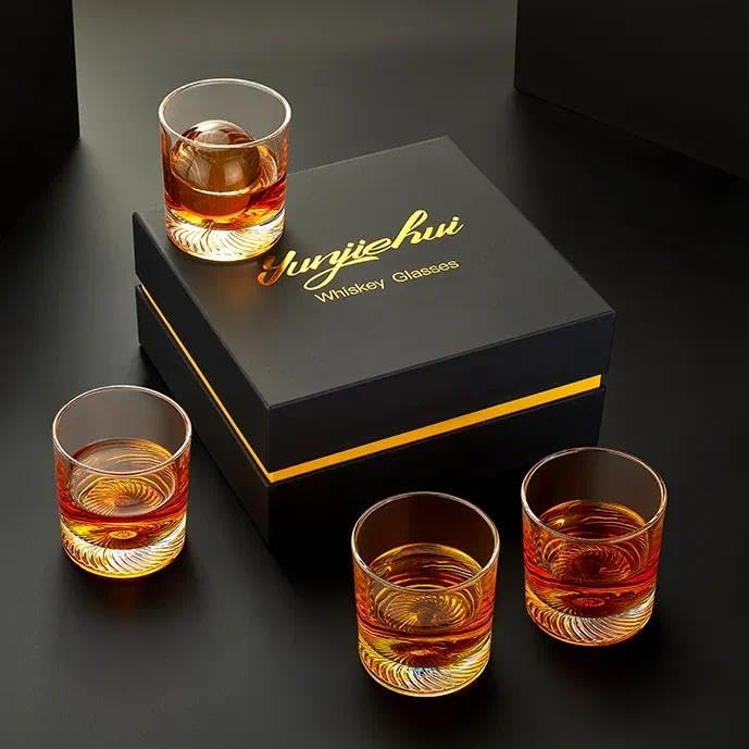 Yunjiehui bourbon glass close-up highlights weight and lead-free crystal.