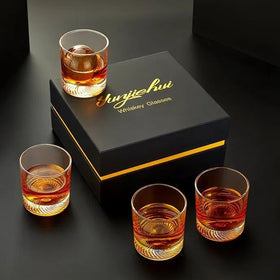 Yunjiehui bourbon glass close-up highlights weight and lead-free crystal.