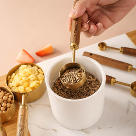 Yuzi wooden-handle measuring spoons set adds elegant grip and control