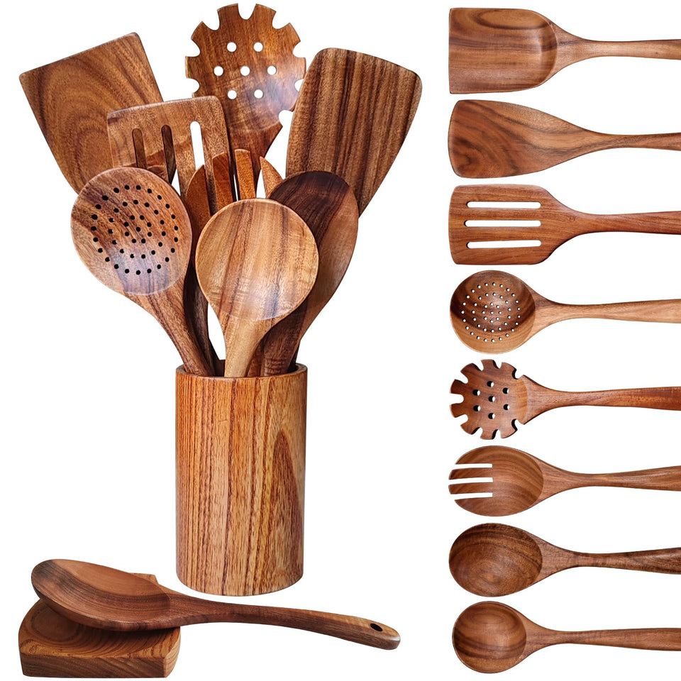 YYLTJR wooden spatula in the 10-piece set for gentle scraping and even heat distribution