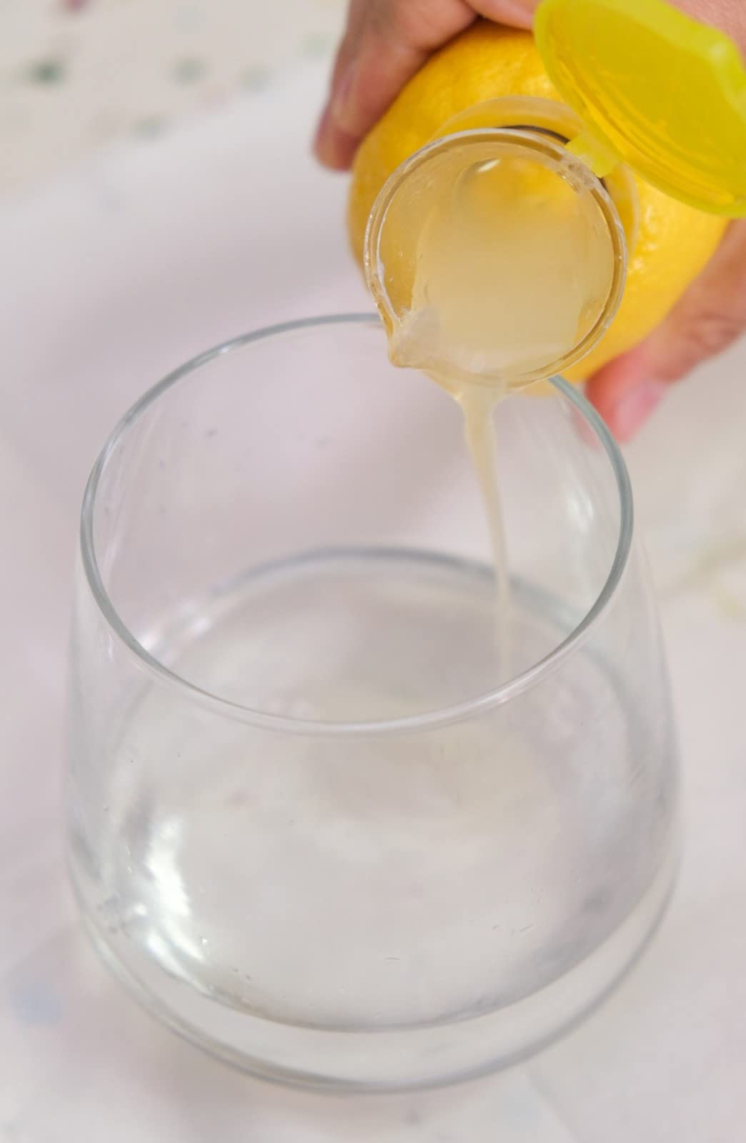 YZC Citrus Press With Lid shows convenient pour and lid storage.