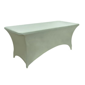 ZarzaaSik wrinkle resistant cover keeps dessert table tidy.