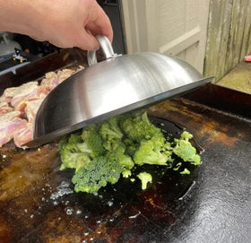 ZBXFCSH 12-inch dome reduces splatter during stovetop cooking
