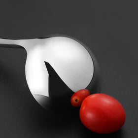 ZDFQly ladle in a hot-pot setting for versatile serving