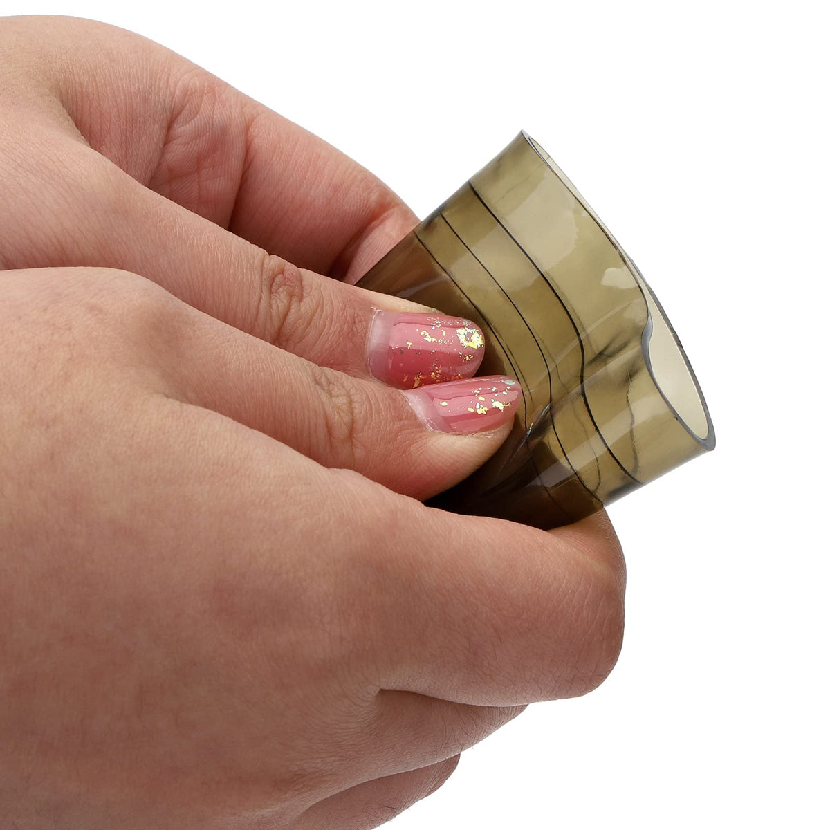 ZEAYEA compact 3-inch by 1.75-inch cover fits most bottle tops.