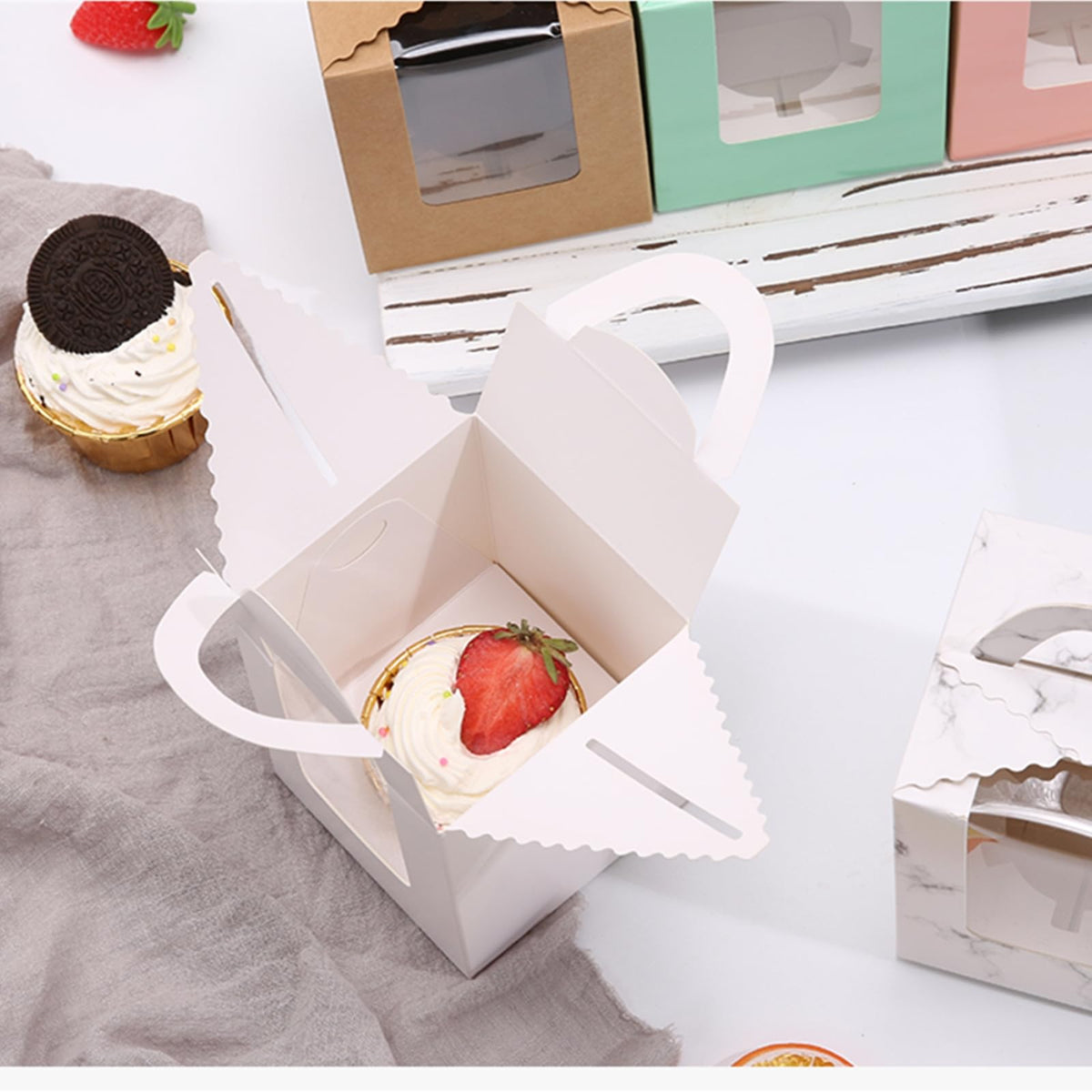 Zentriqlla cupcake box with handle enables easy carry for events