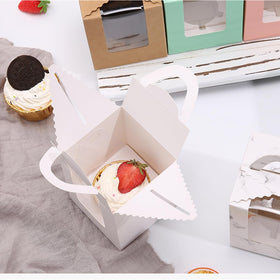Zentriqlla cupcake box with handle enables easy carry for events