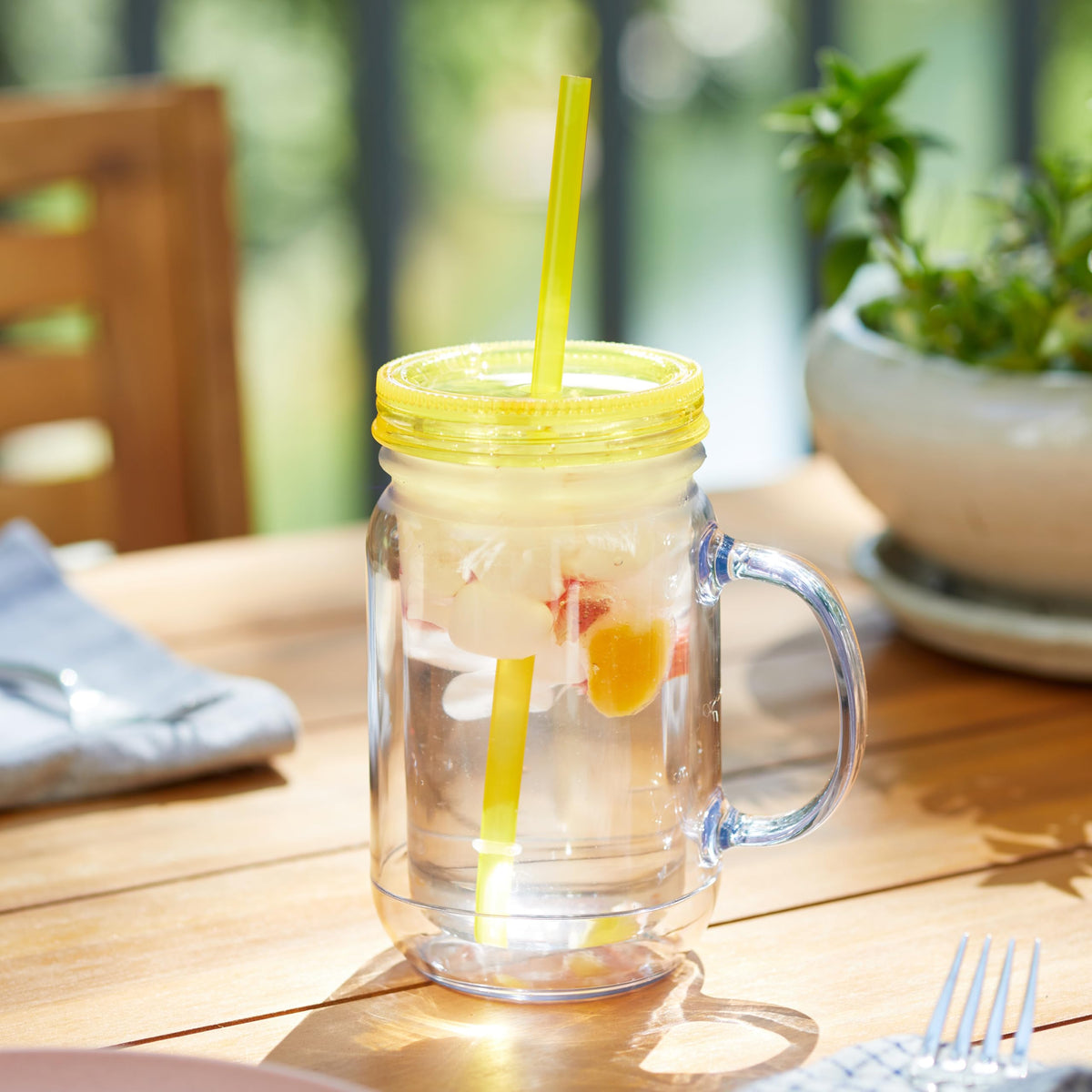 Double-insulated Zephyr Canyon tumbler preserves drink temperature