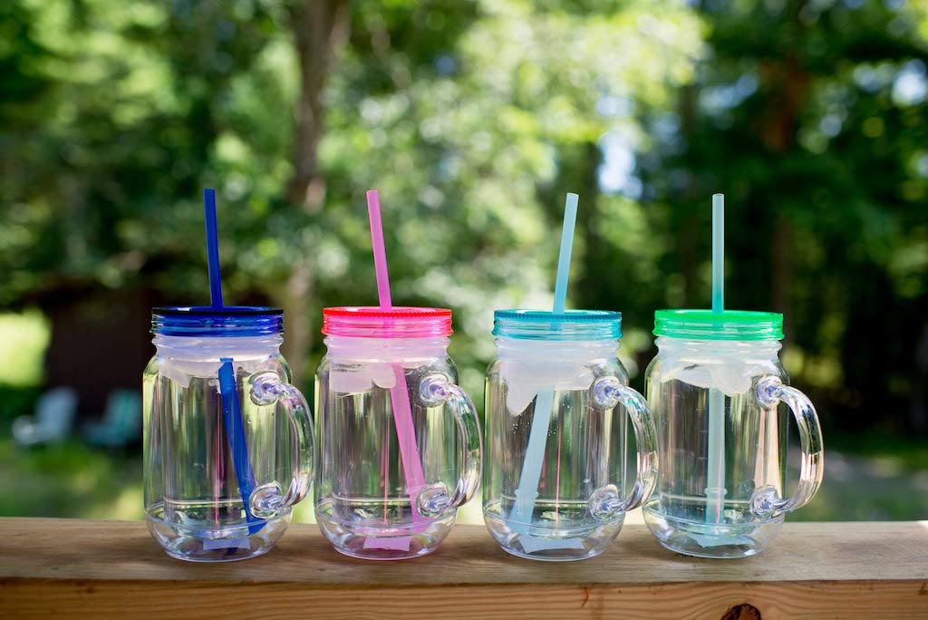 Zephyr Canyon drink by poolside or desk, double-insulated keeps temperature.