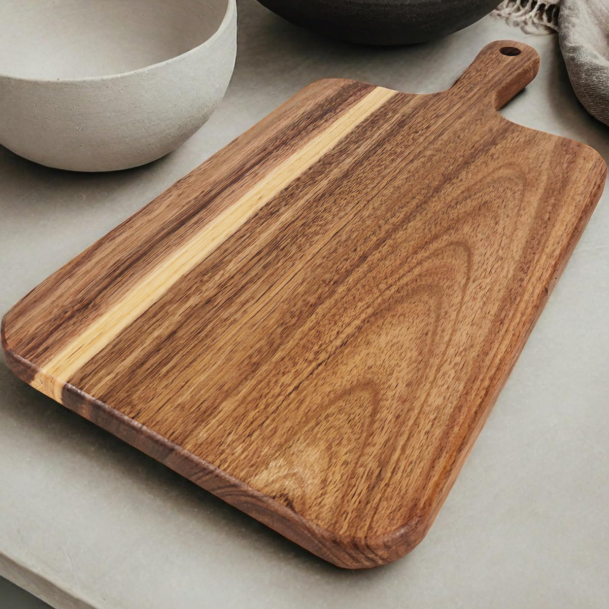 ZeQi cutting board with handle hole for hanging storage.