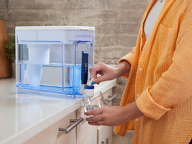 BPA-free materials ensure safe contact with water.