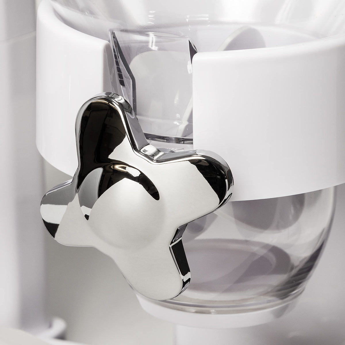 ZevrO GAT201C scratch-resistant, shatterproof canisters endure daily use.