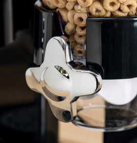 ZevrO removable crumb tray simplifies quick cleanup after use