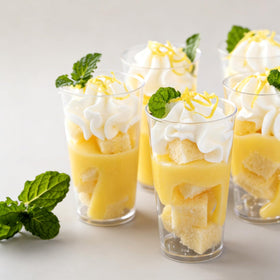 Zezzxu cocktail-dessert cups with lids provide neat, spill-resistant party displays