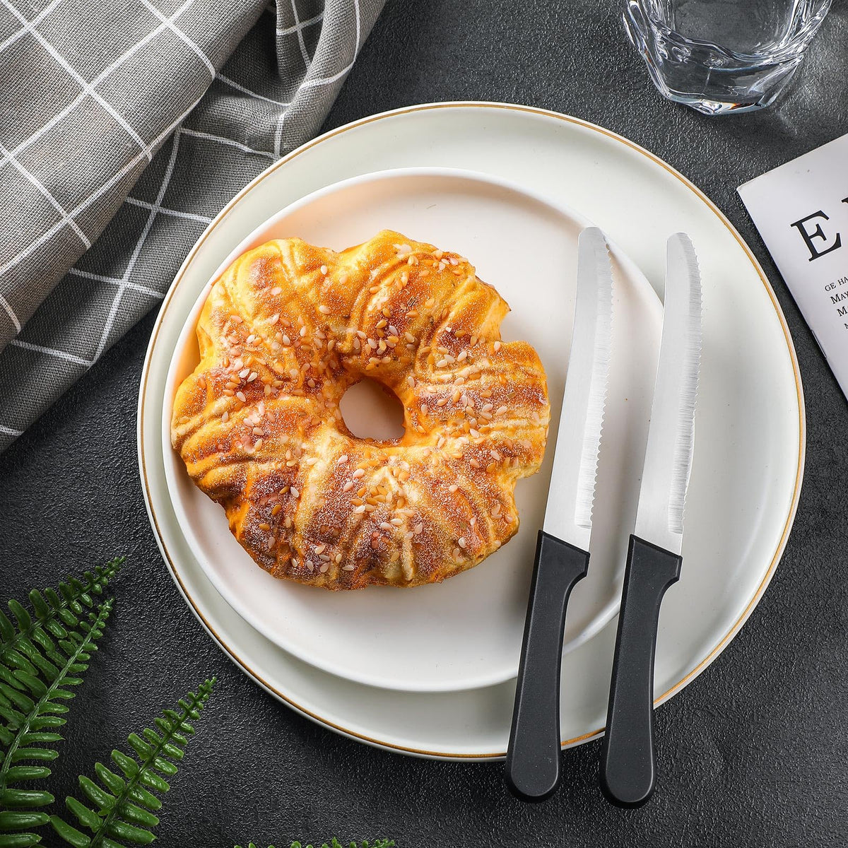 Zhehao kitchen knife for everyday dining and parties.