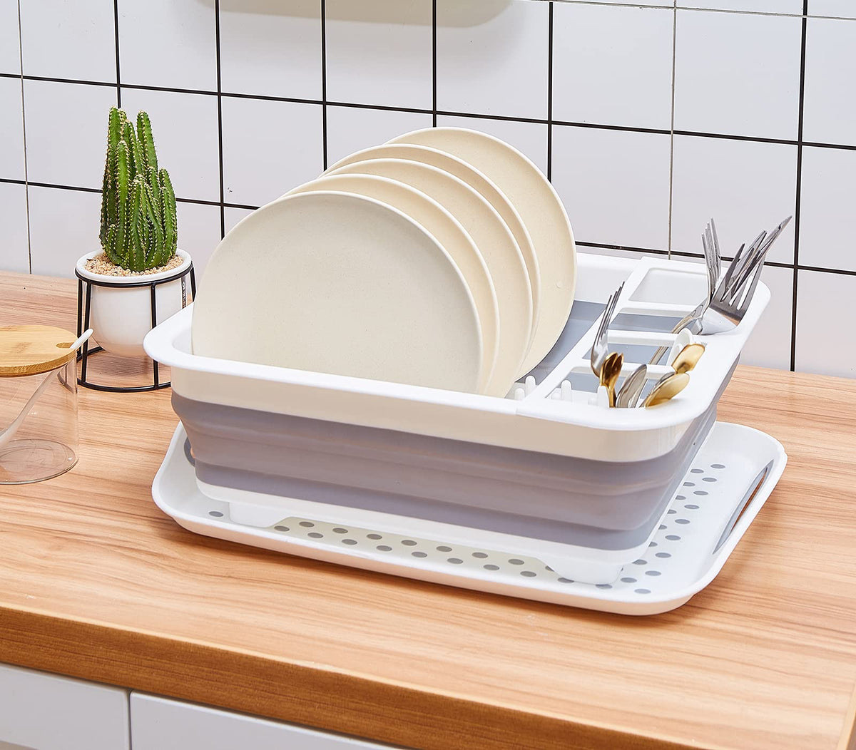ZhildChen camper open pop-up rack ready for dishes during travel.