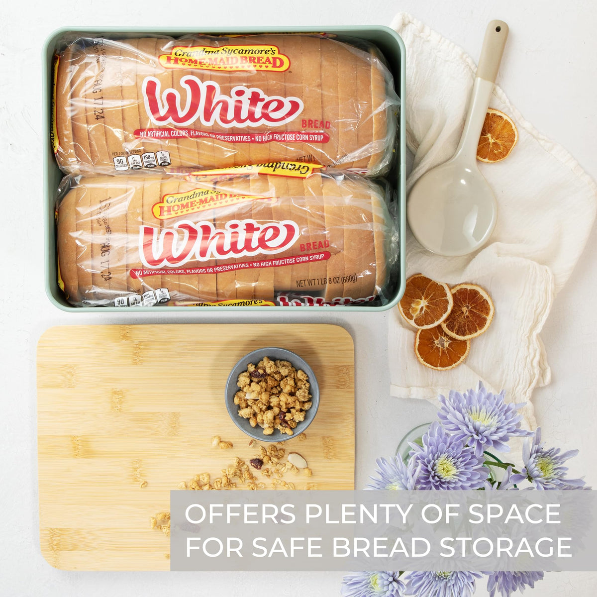 ZICOTO metal body with bamboo lid preserves bread safely.