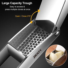 ZIGNTY garlic press in use for pasta or sauce highlights quick prep