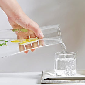 ZILJJ 30oz borosilicate glass carafe for long-lasting hydration.