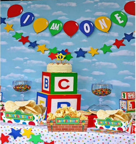 Zliisang colorful cartoon-patterned trays for party decor and easy serving.
