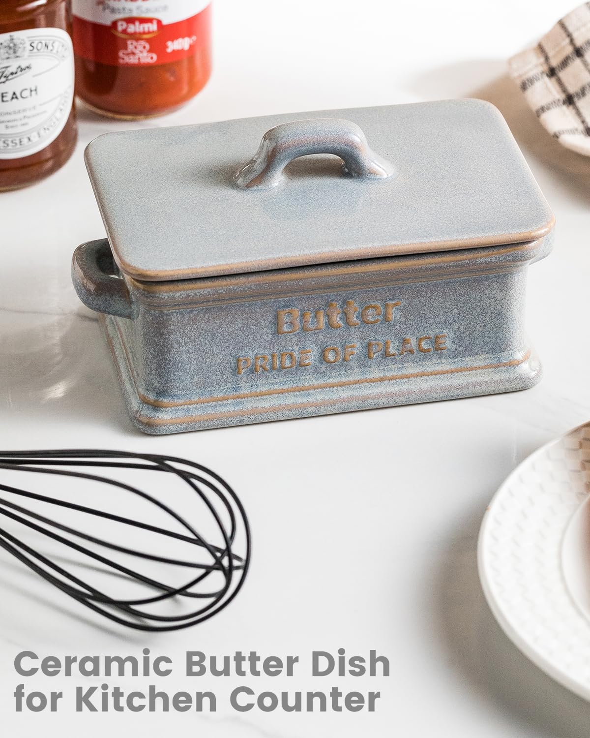 Zoeeker butter dish lid close-up shows ceramic finish and secure seal.