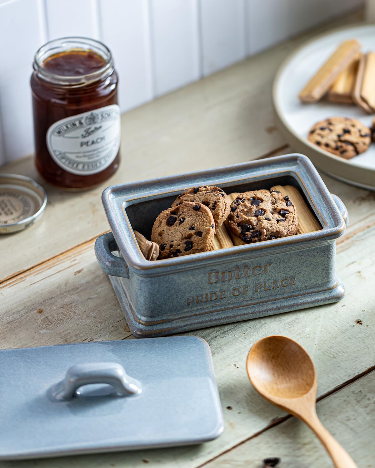Zoeeker butter dish texture detail showcases ceramic craftsmanship and everyday practicality.