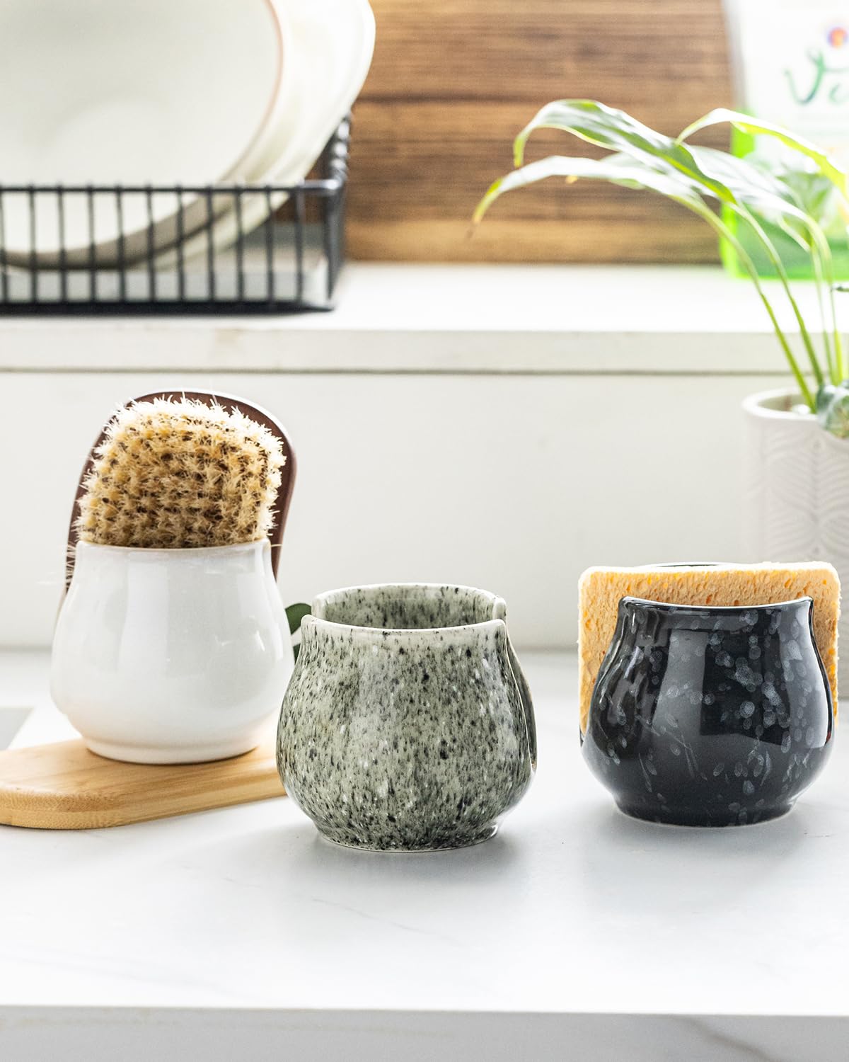 Zoeeker compact design fits standard sponges in small sinks