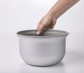 Zojirushi NS-RPC10FJ lid with handle allows easy opening and secure closing.