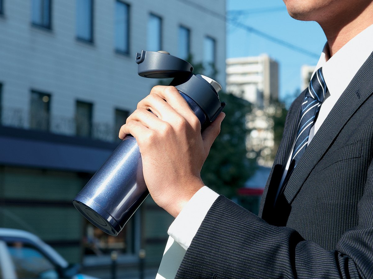 Vacuum insulation technology keeps drinks hot or cold for hours