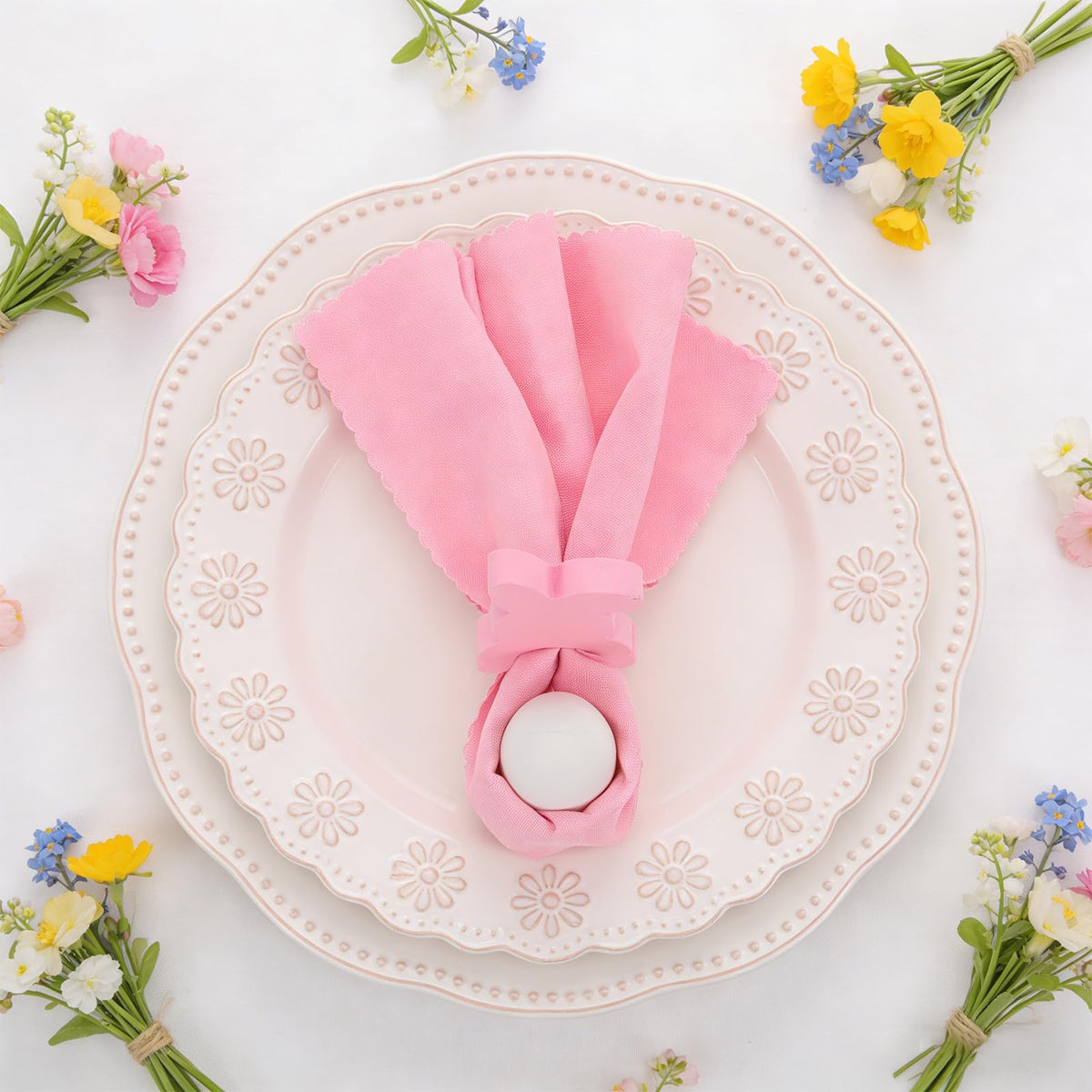 Zoketriton Easter table decoration with bouquets and wine accents