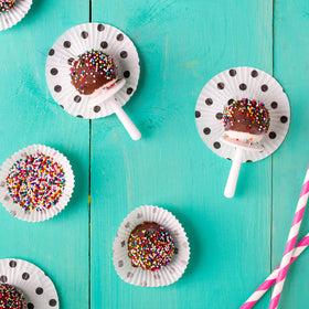 ZOKU compact tray enables quick, portion-controlled mini pops for gatherings.