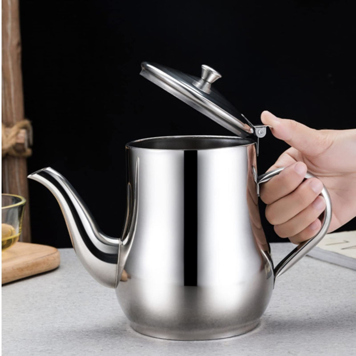 ZOOFOX removable mesh strainer captures impurities for cleaner oil reuse.