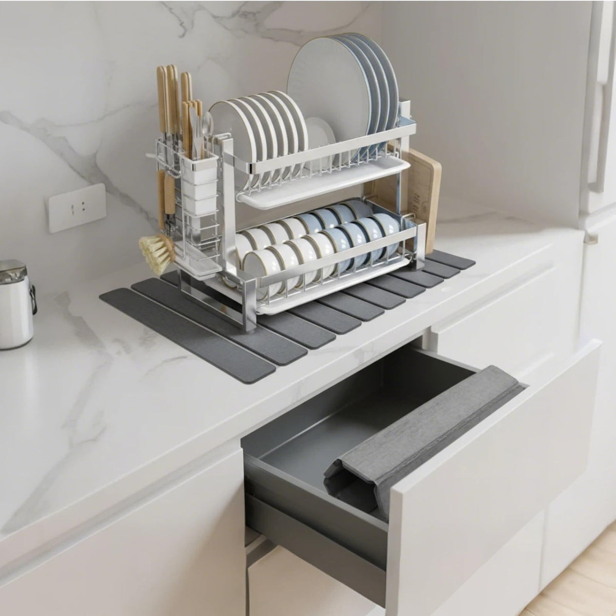 ZSWLXLW dark-gray drying mat blends with modern kitchens.