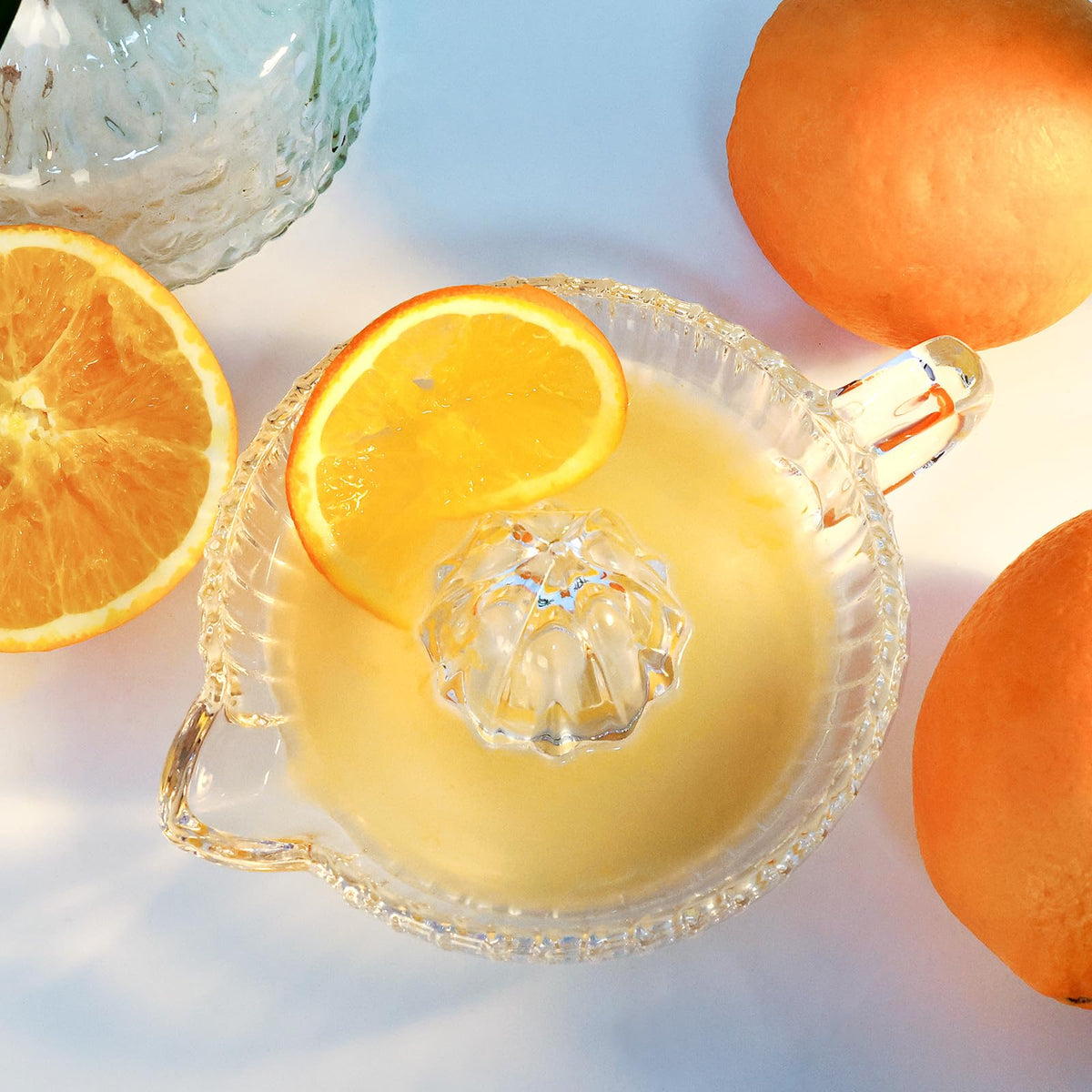 ZTTM Ergonomic handle provides secure grip during juicing sessions.