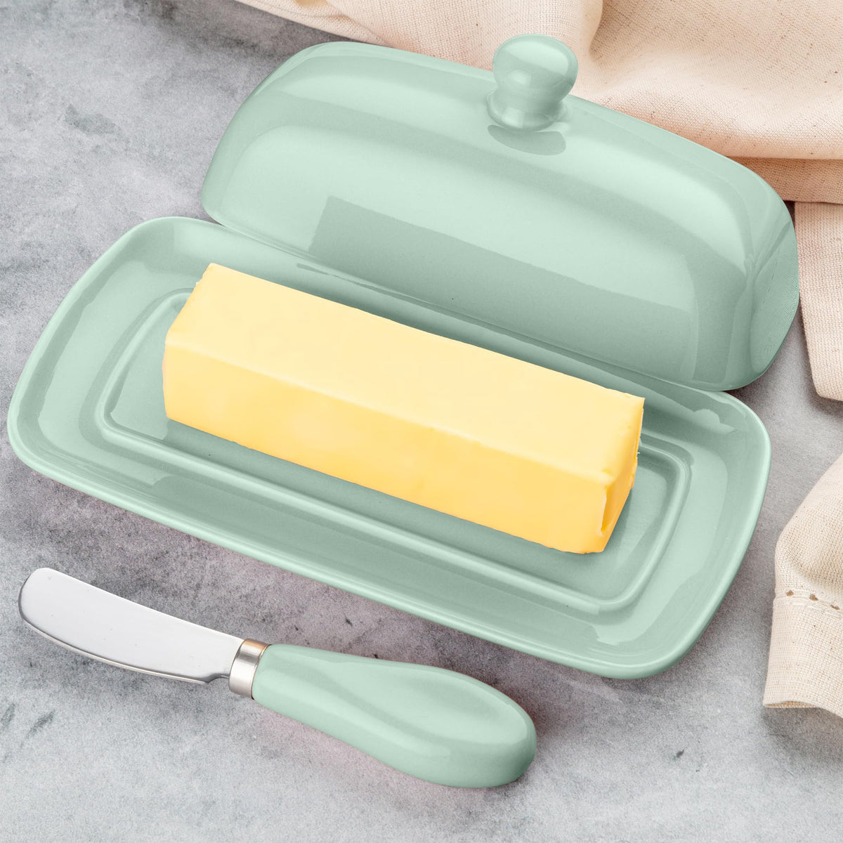 Gift-ready Zulay butter dish offers durable, stylish kitchen storage
