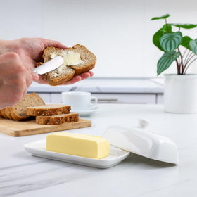 Zulay Kitchen rounded-edge butter dish design reduces mess during use