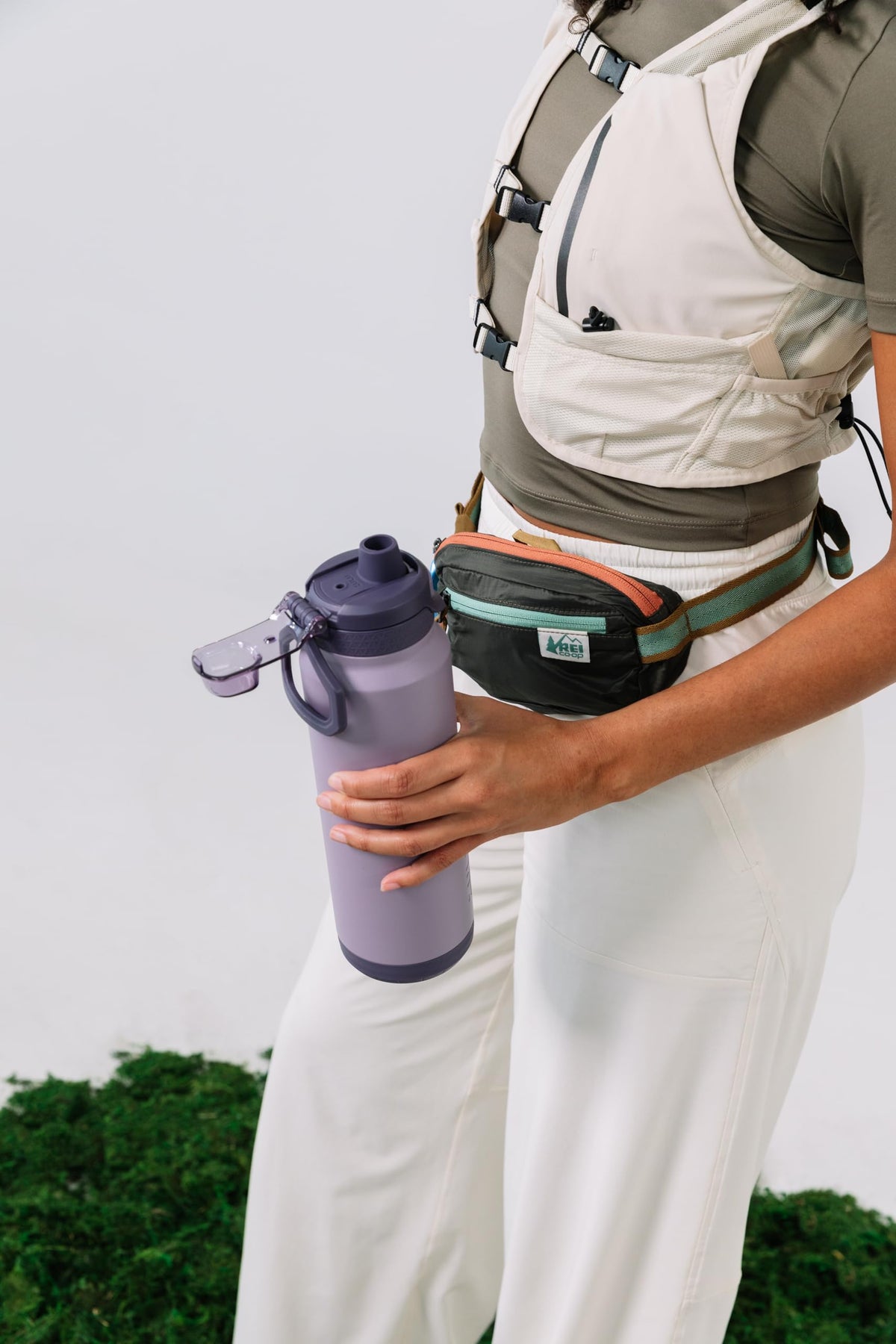 Powerfill Pro triple insulated bottle with copper lining keeps drinks cold for hours.