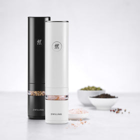 ZWILLING Enfinigy grinder dial close-up shows durable ceramic mechanism