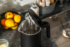 ZWILLING Enfinigy 30-minute keep-warm preserves hot water for later