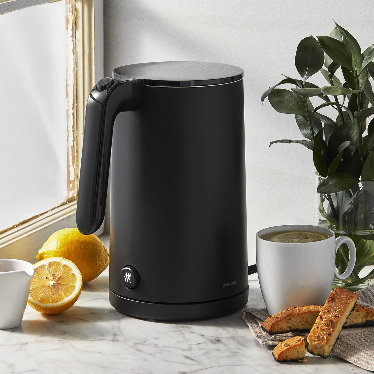 ZWILLING Enfinigy stainless-steel tea infuser inside the kettle for direct brewing
