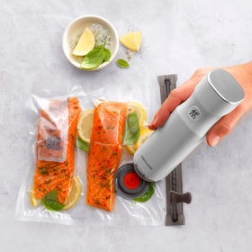 ZWILLING Fresh & Save easy-zip closure ensures a secure airtight seal
